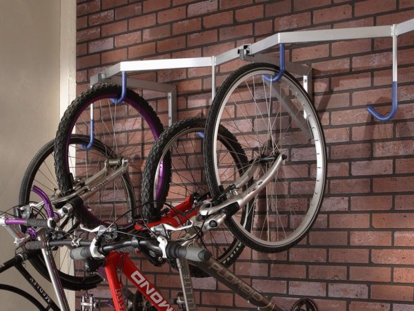 Как установить крепления для велосипедов в колясочной «Файна Таун»